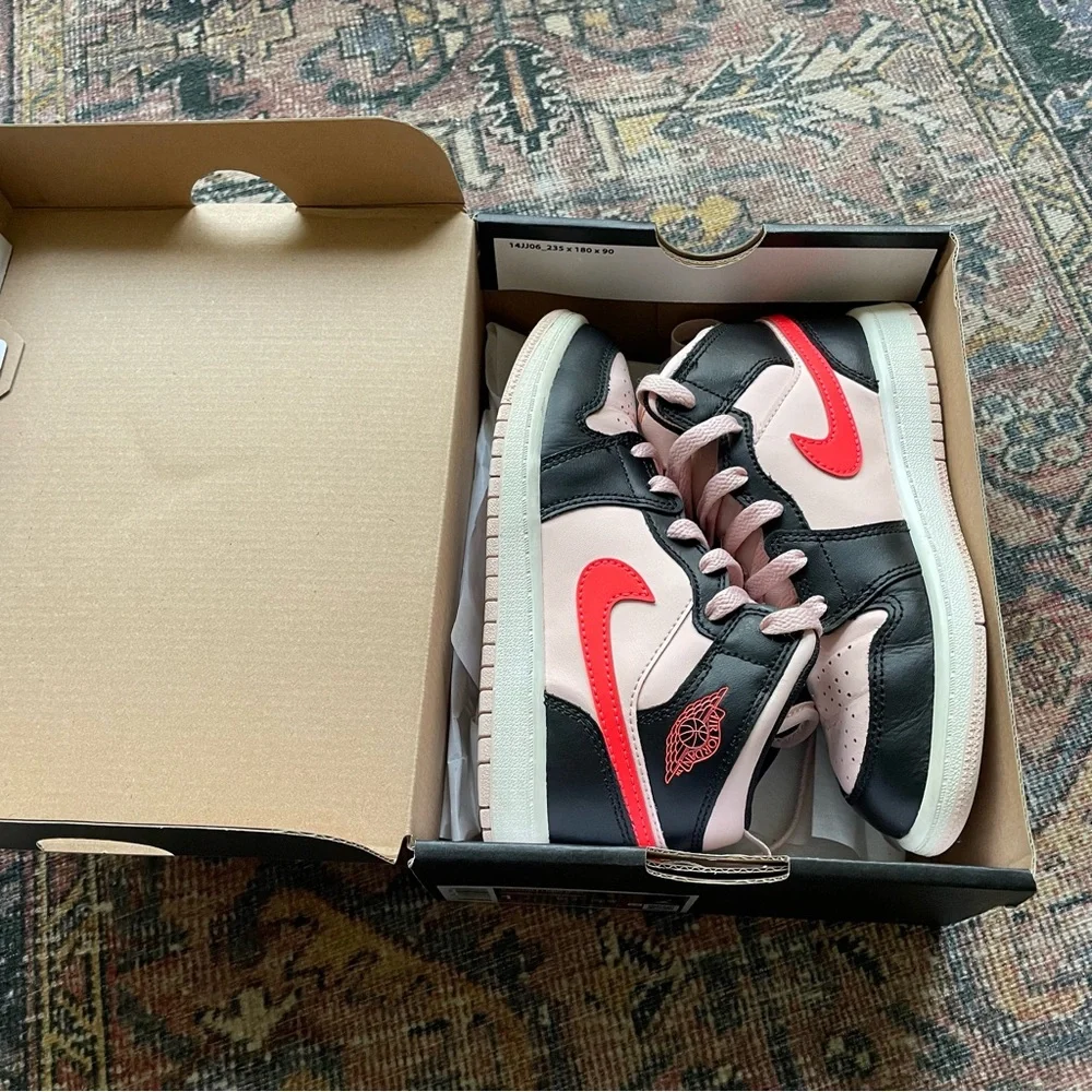 Nike Air Jordan 1 Mid PS Sz 1 Youth Atmosphere Pink Infrared 23 Black 640734-604 - Picture 12 of 12